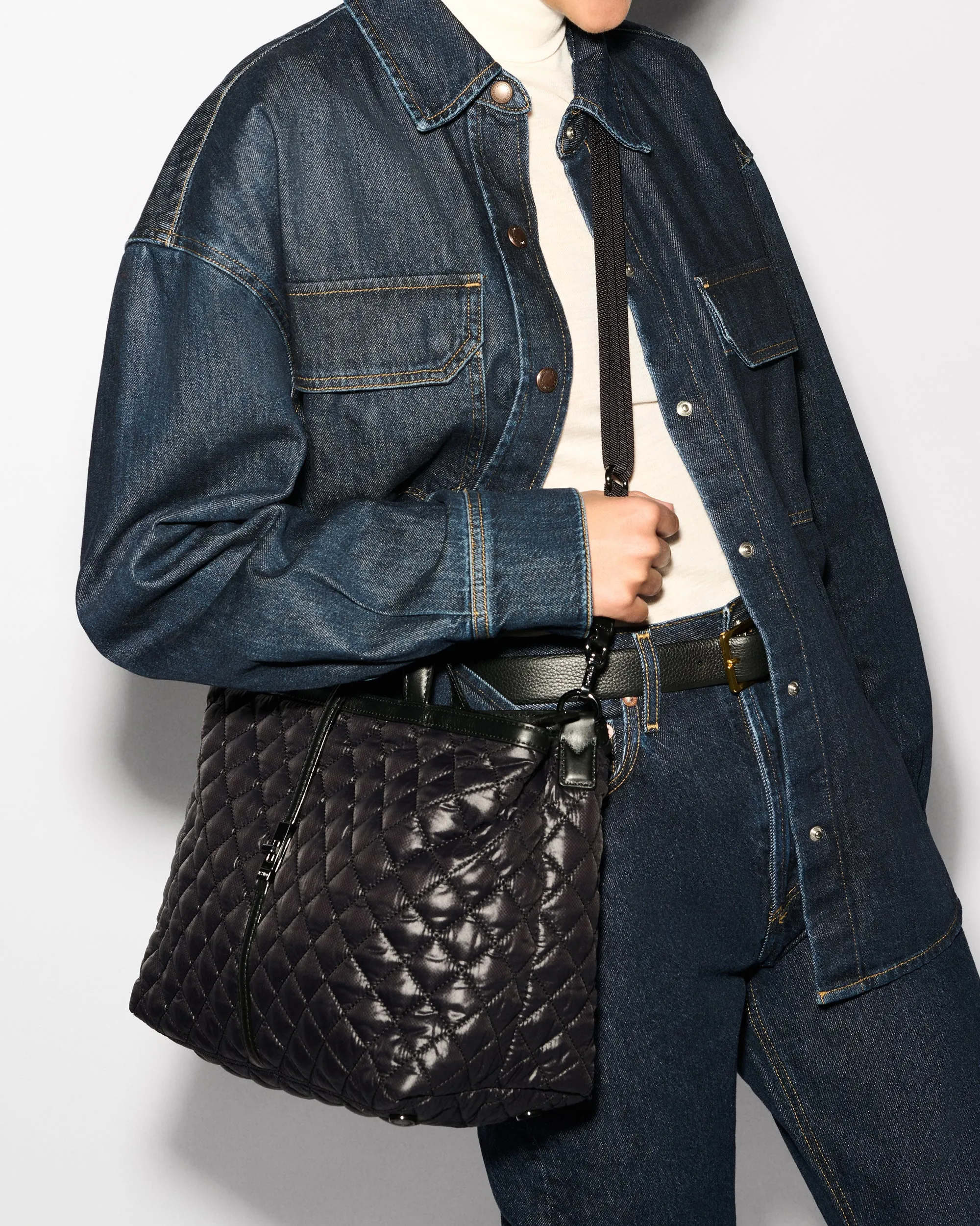 Black Medium Astor Top Handle