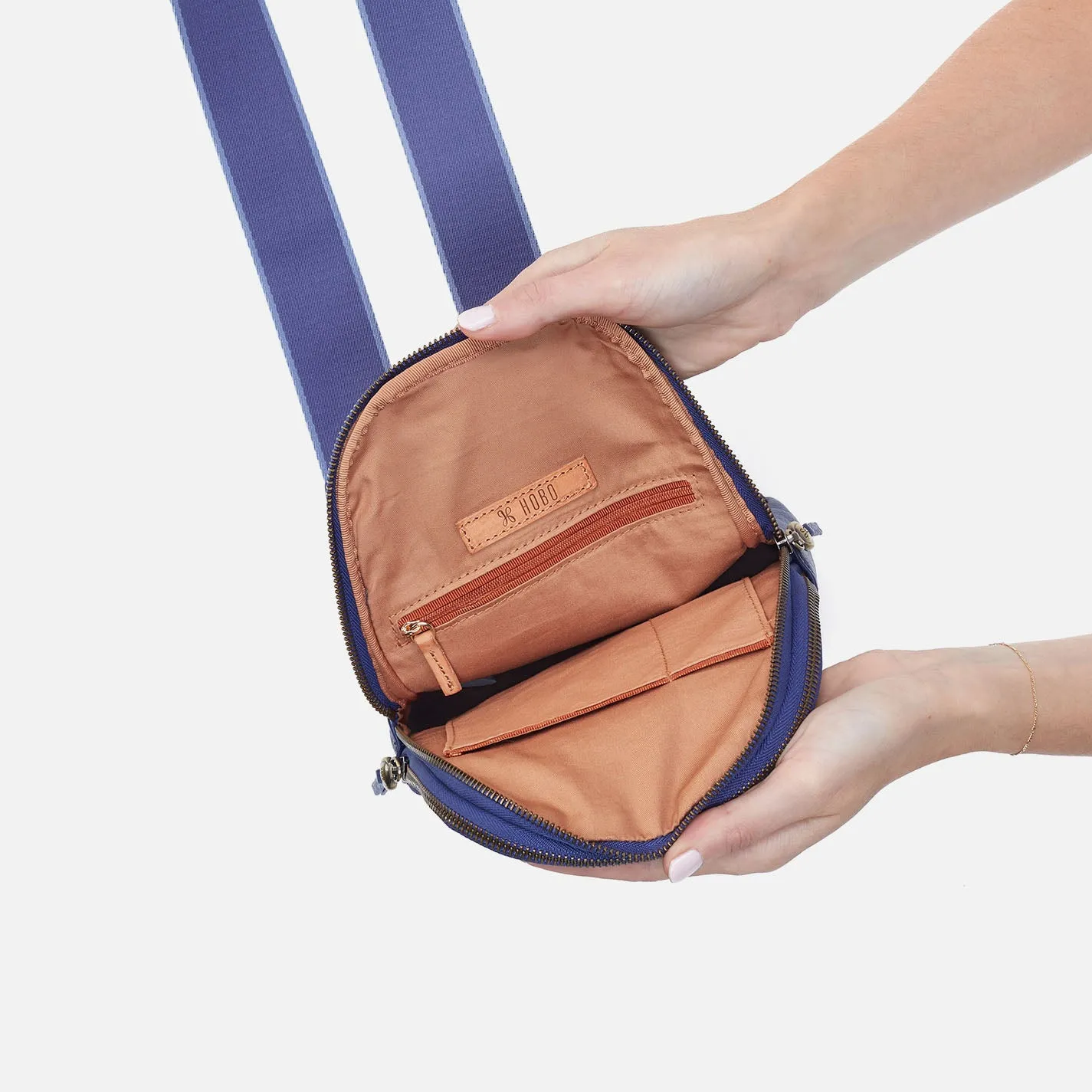 Cass Sling In Pebbled Leather - Dark Iris