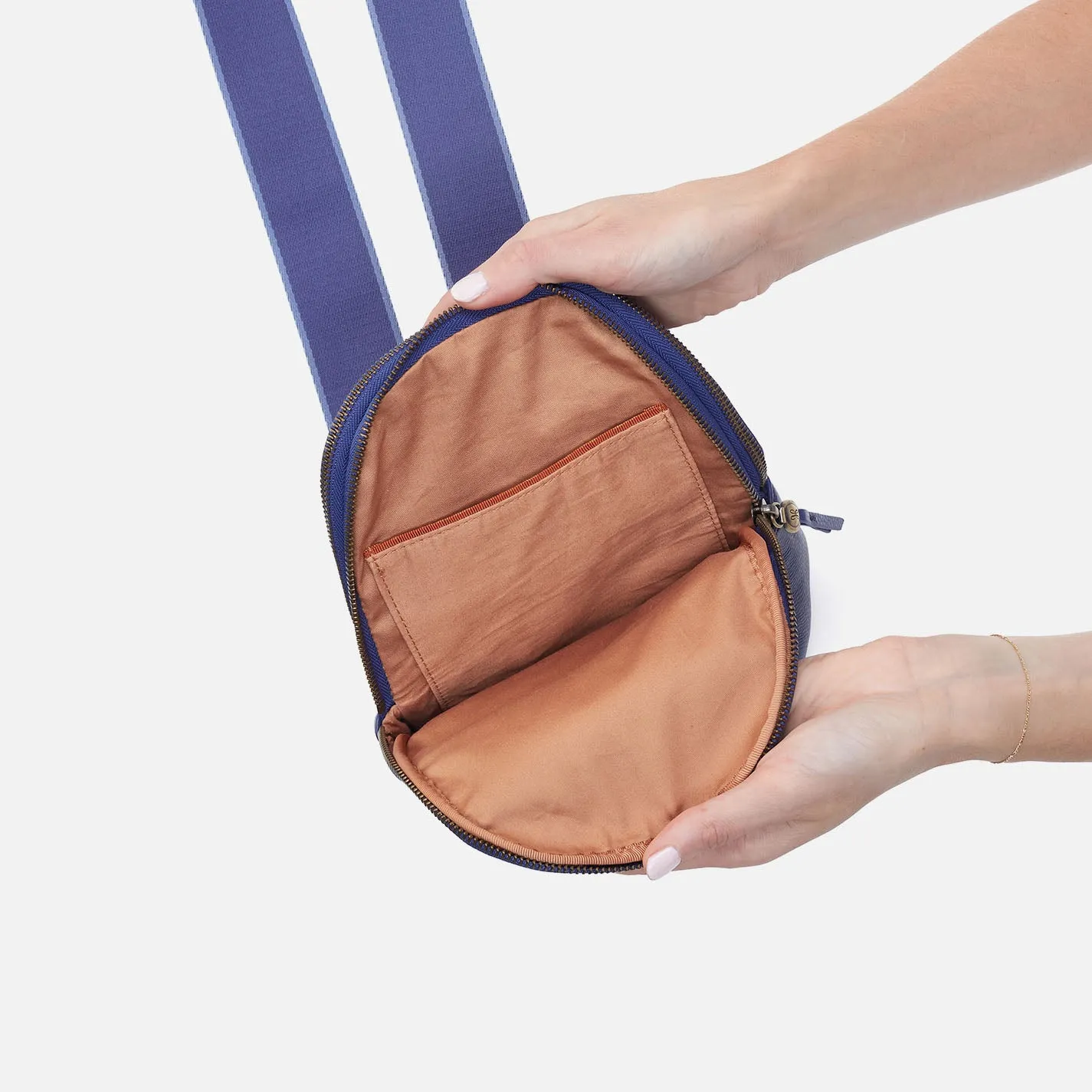 Cass Sling In Pebbled Leather - Dark Iris