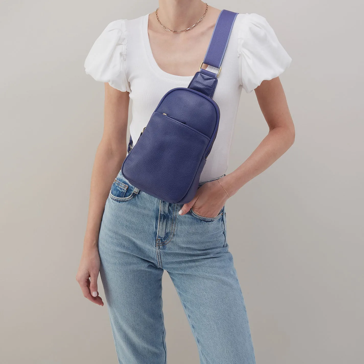 Cass Sling In Pebbled Leather - Dark Iris