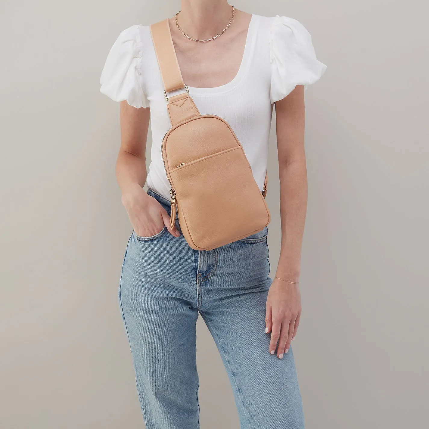 Cass Sling In Pebbled Leather - Porcini