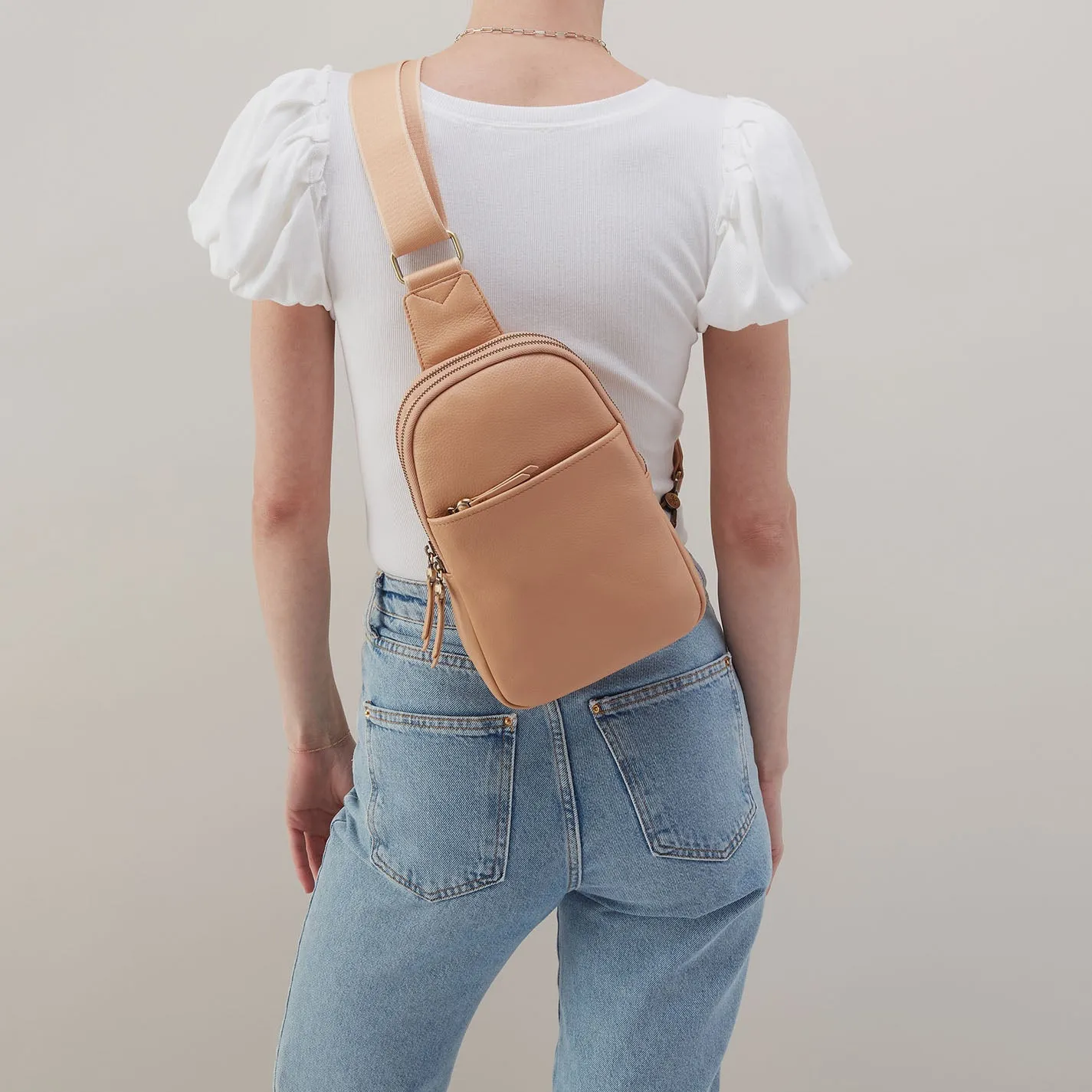 Cass Sling In Pebbled Leather - Porcini