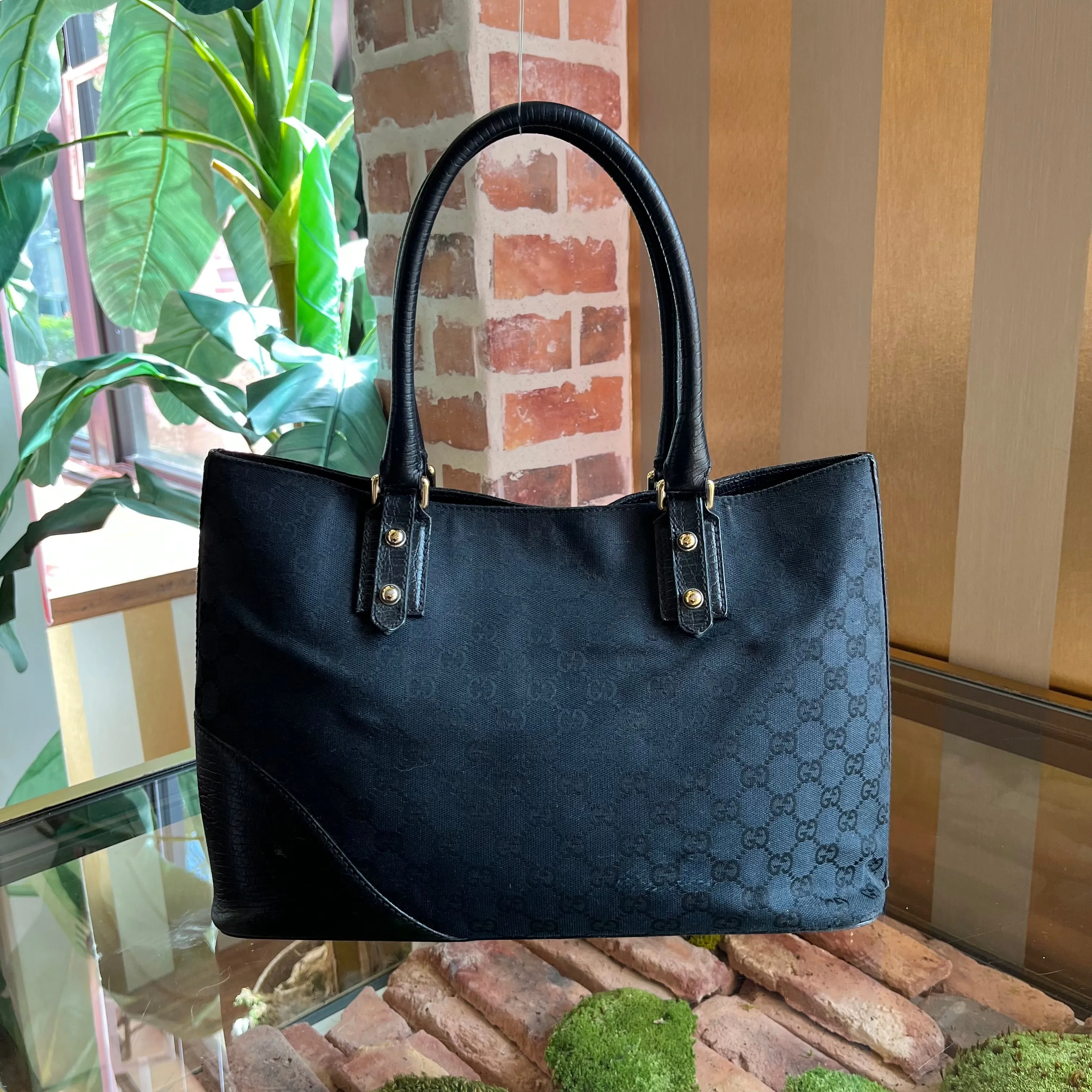 GUCCI Black GG Monogram Horsebit Shoulder Bag