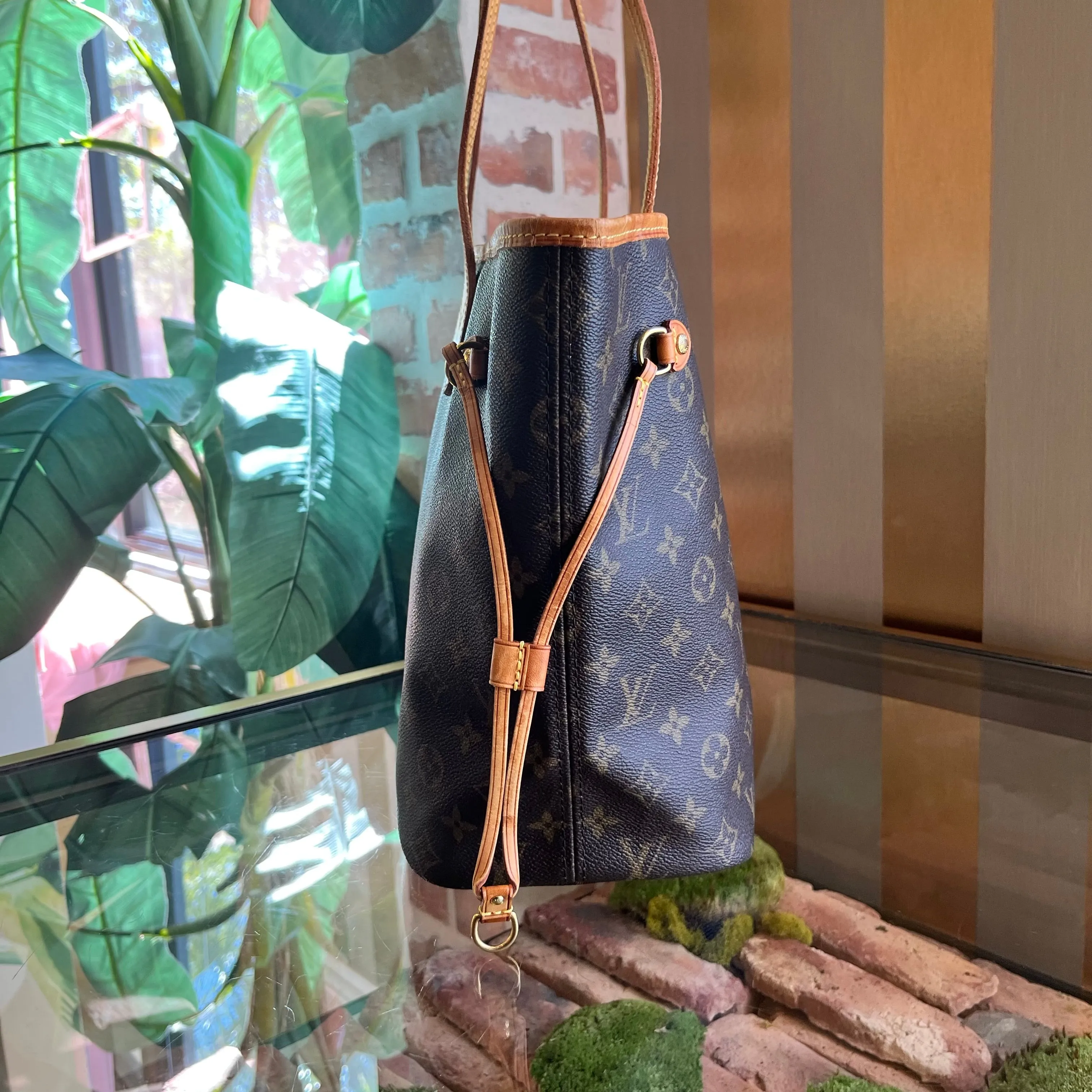 LOUIS VUITTON Neverfull MM Brown Monogram Canvas Tote Bag