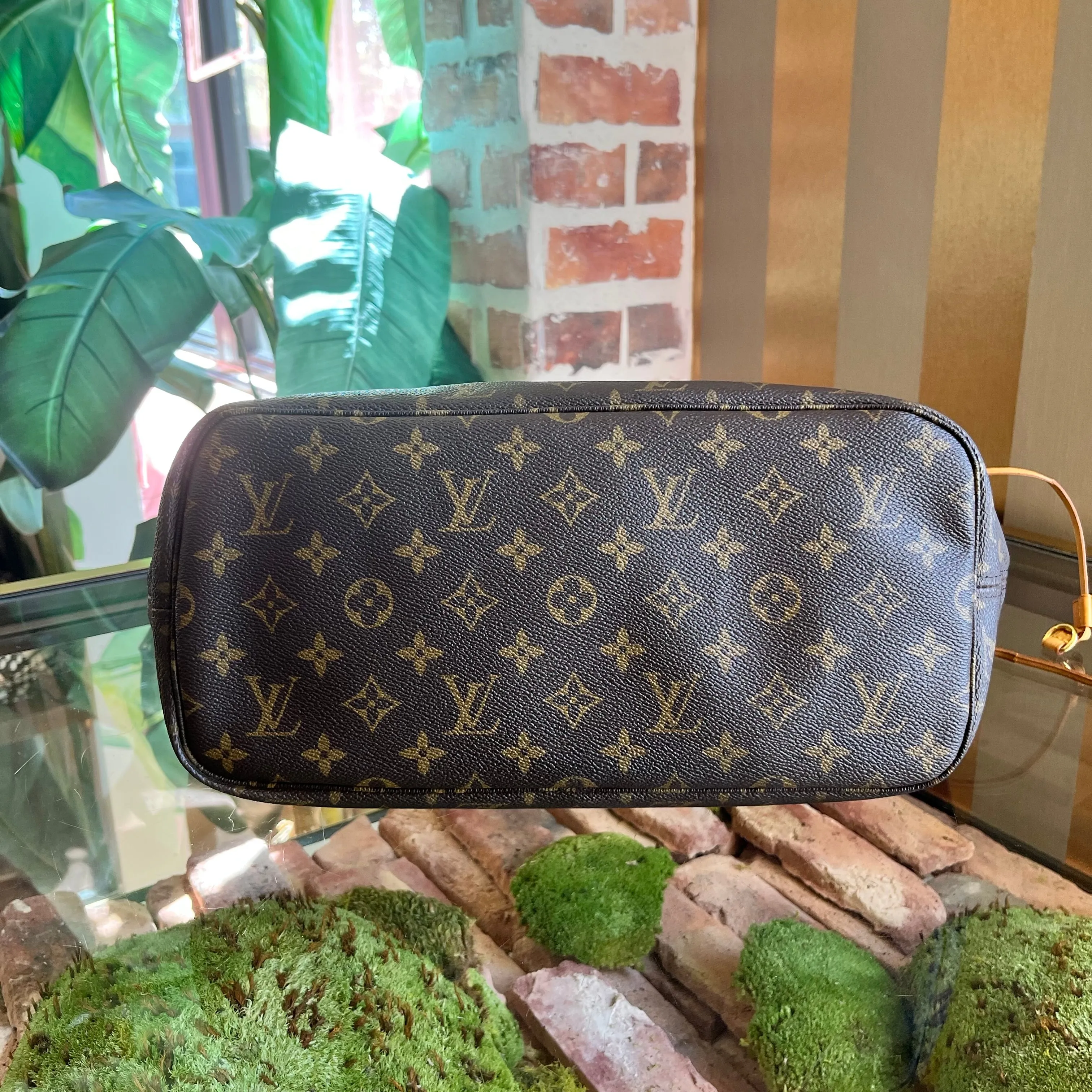 LOUIS VUITTON Neverfull MM Brown Monogram Canvas Tote Bag