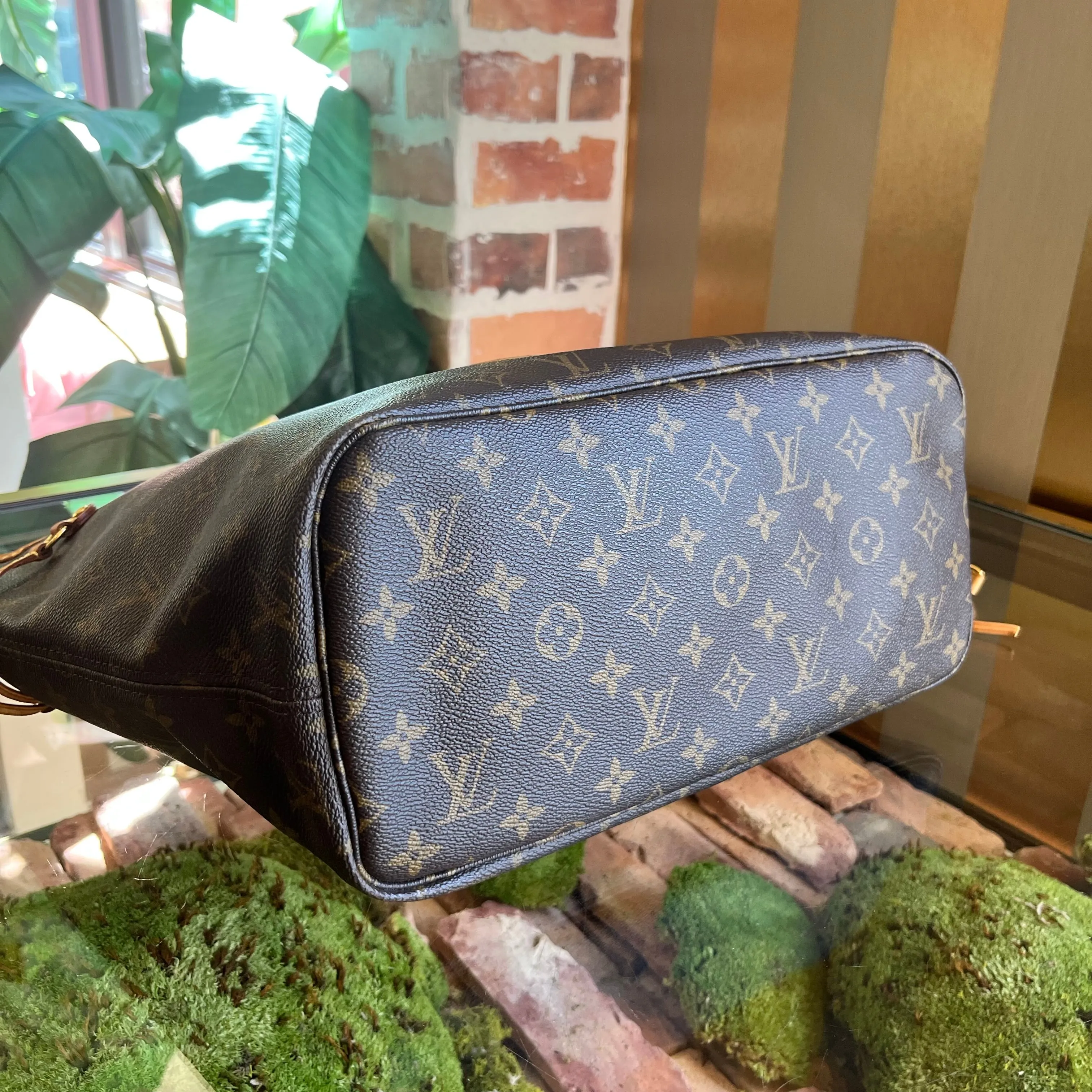 LOUIS VUITTON Neverfull MM Brown Monogram Canvas Tote Bag