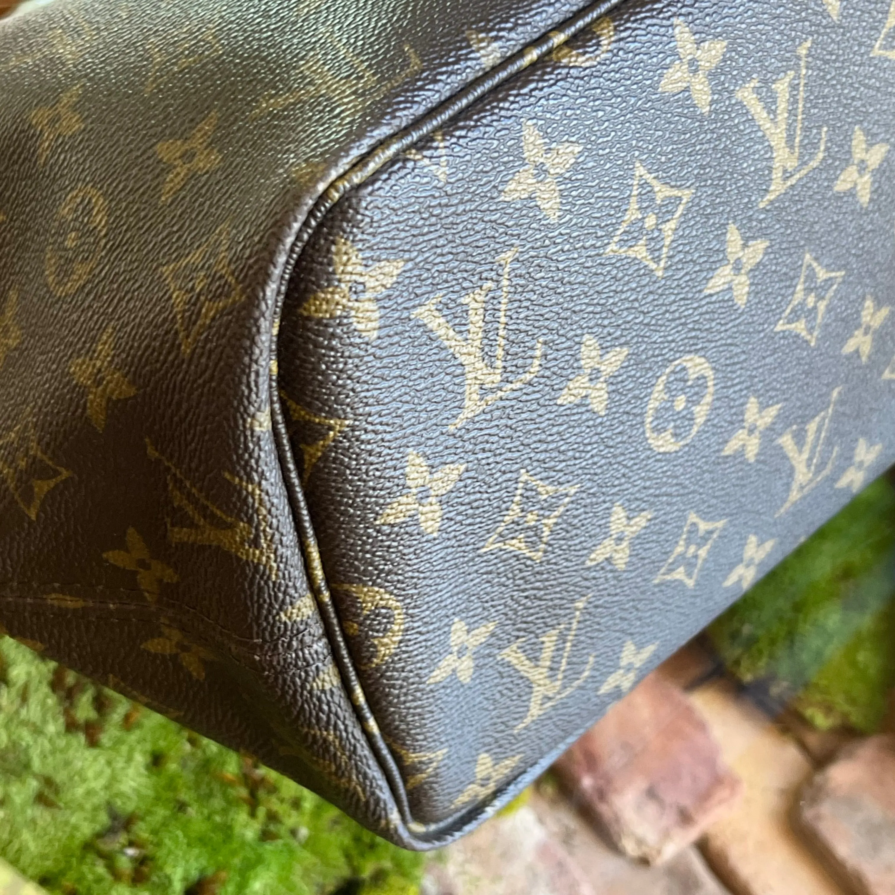 LOUIS VUITTON Neverfull MM Brown Monogram Canvas Tote Bag
